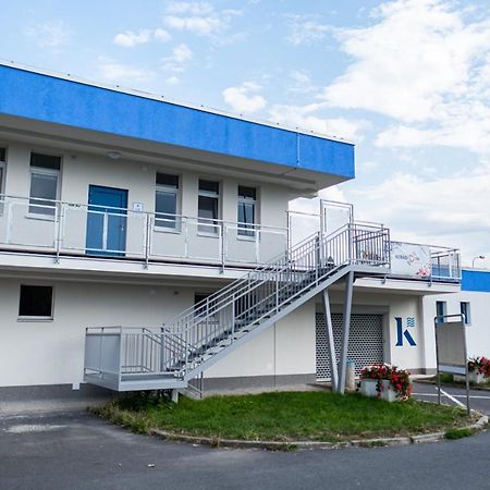 Ubytovna A Cykloubytovna Koupaliste Kadaň Esterno foto